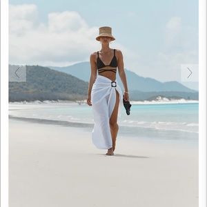 NEW WITH TAGS Dissh Chloe White Linen Sarong, one size, 100% linen, tortoise